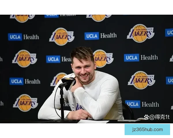 雷迪克称东契奇掌控球队进攻节奏 战术运转以他为核心